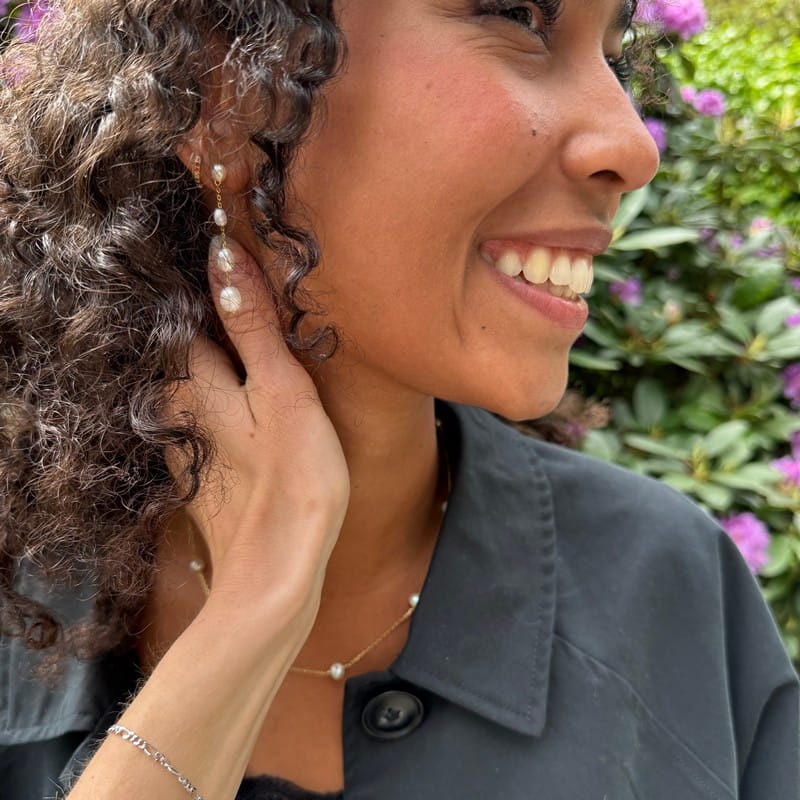 Sådan styler Emilie sine Merleperle smykker - Merleperle