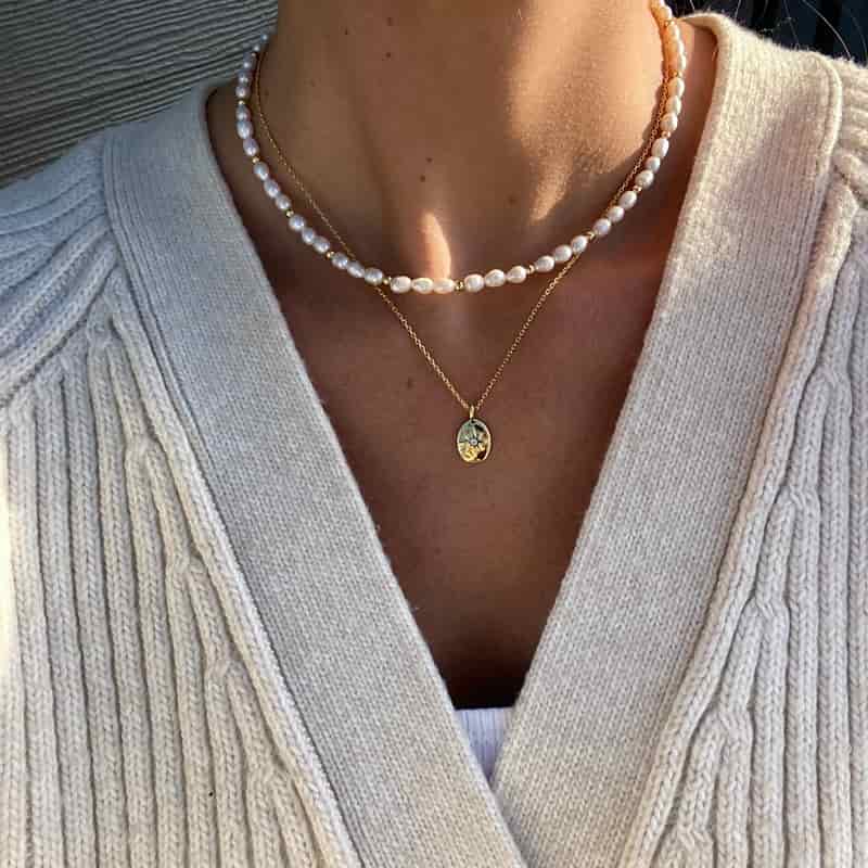 Ava Perlehalskæde i forgyldt sølv m. perler